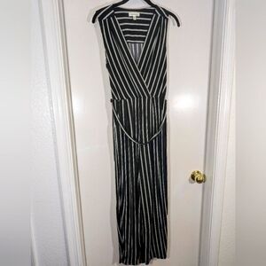Monteau Los Angeles Black with White Stripes Sleeveless Jumper Size M